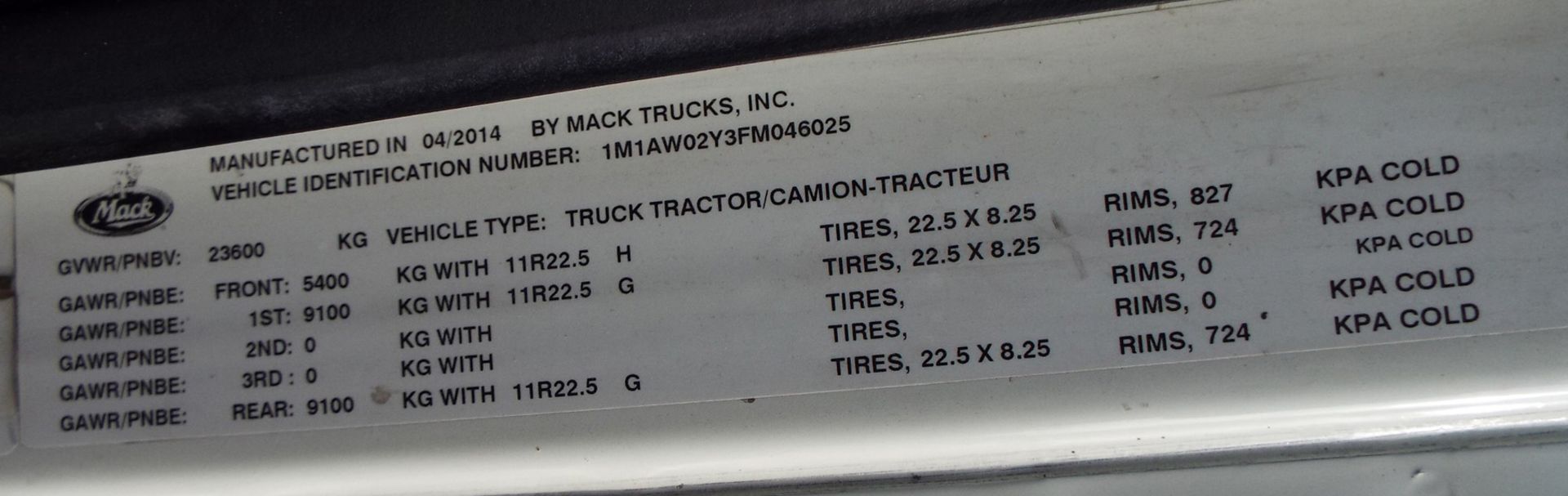 MACK (2015) CXU613 DAY CAB TRUCK WITH 405HP MP7 DIESEL ENGINE, 10 SPEED EATON FULLER TRANSMISSION, - Image 11 of 12