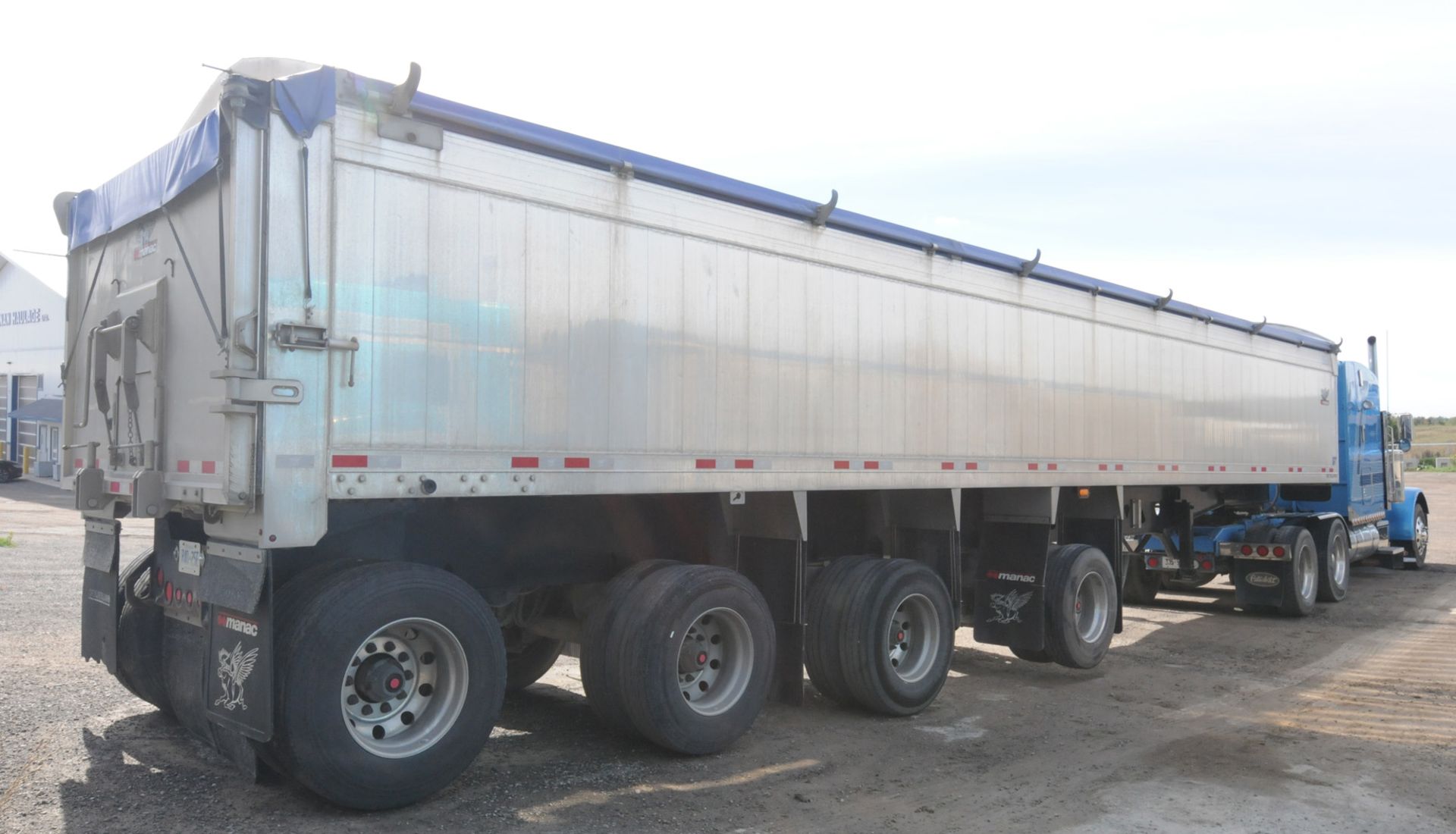 MANAC (2018) QUAD-AXLE ALUMINUM END DUMP BOX TRAILER WITH COMPOSITE FLOOR, 39-40 METRIC TON - Image 5 of 13