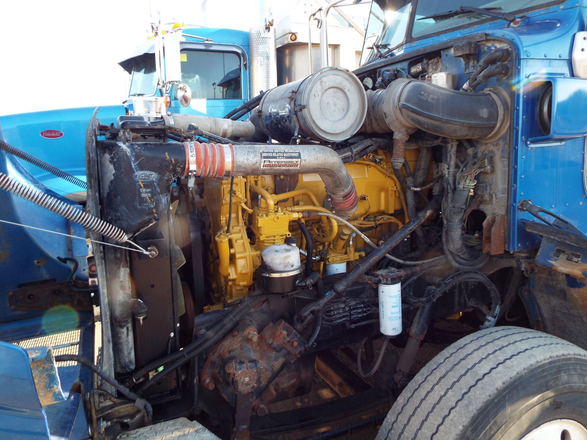 PETERBILT (2007) DAY CAB TRUCK WITH 475HP CAT DIESEL ENGINE, 18 SPEED EATON FULLER TRANSMISSION, - Image 12 of 17