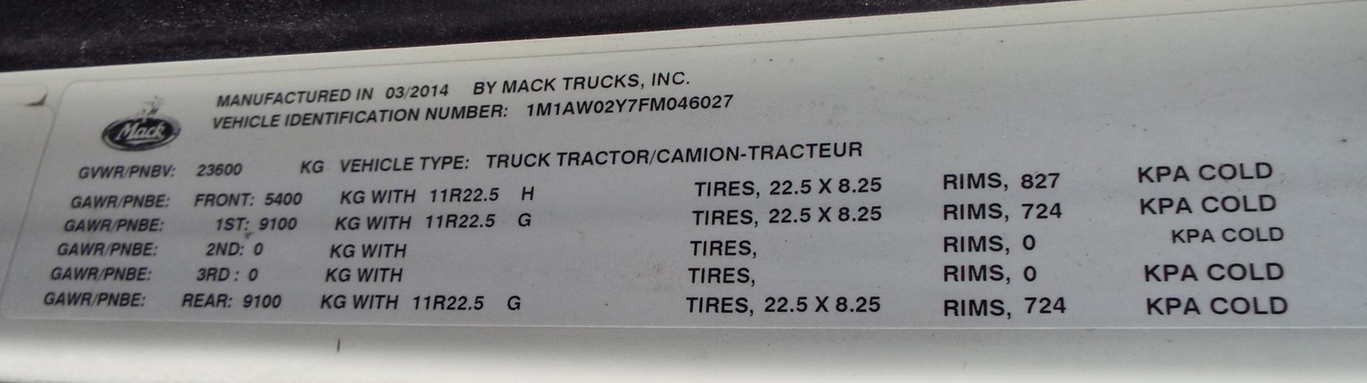 MACK (2015) CXU613 DAY CAB TRUCK WITH 405HP MP7 DIESEL ENGINE, 10 SPEED EATON FULLER TRANSMISSION, - Image 12 of 13