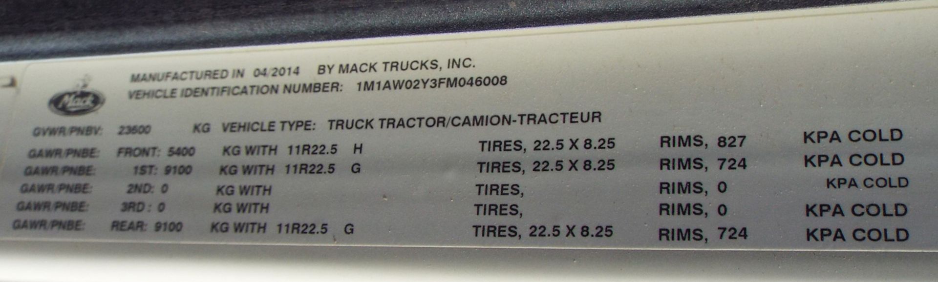 MACK (2015) CXU613 DAY CAB TRUCK WITH 405HP MP7 DIESEL ENGINE, 10 SPEED EATON FULLER TRANSMISSION, - Image 12 of 13