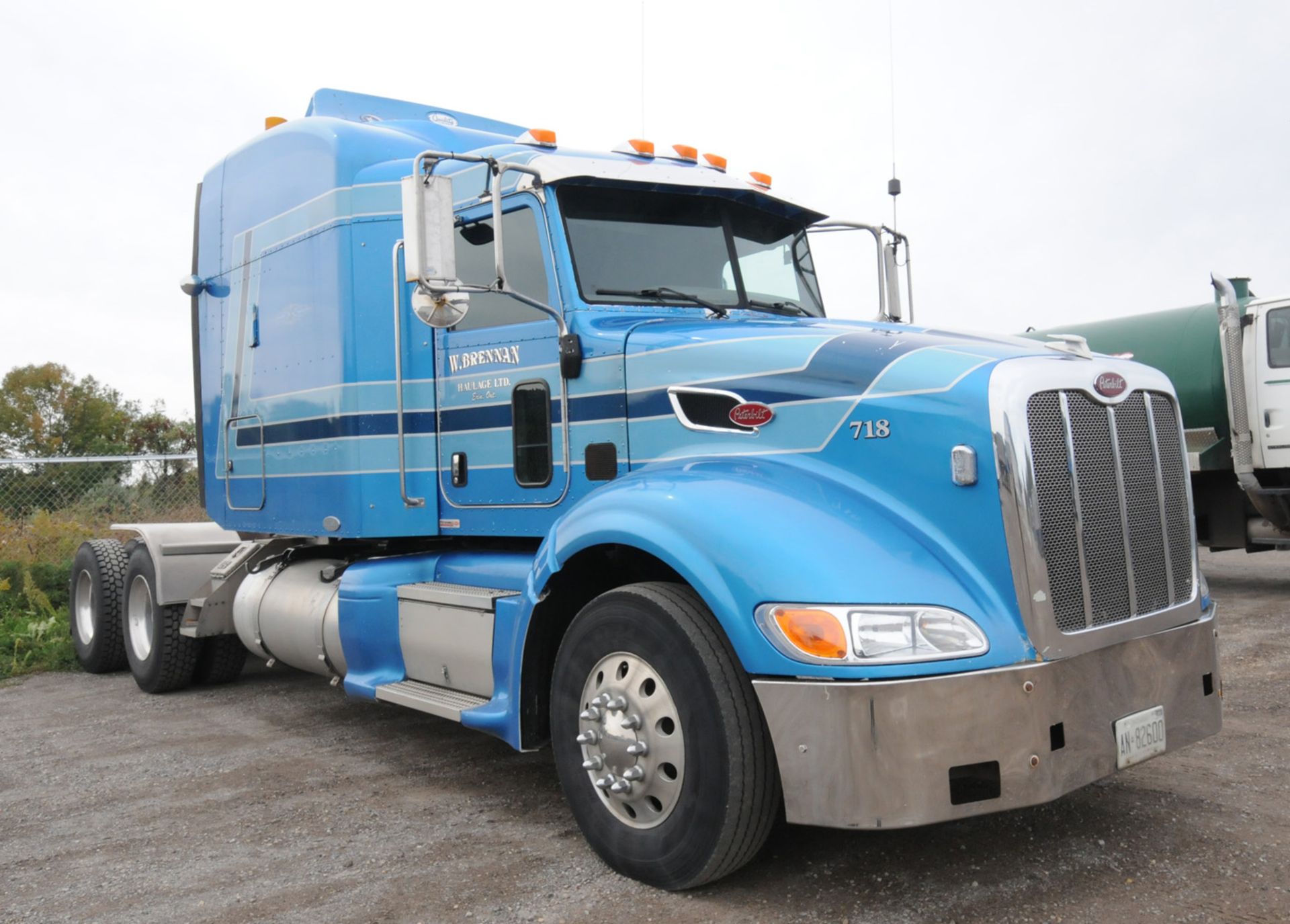 PETERBILT (2006) TRUCK WITH 475HP CAT C15 DIESEL ENGINE, 13 SPEED EATON FULLER TRANSMISSION, SLEEPER - Image 17 of 40