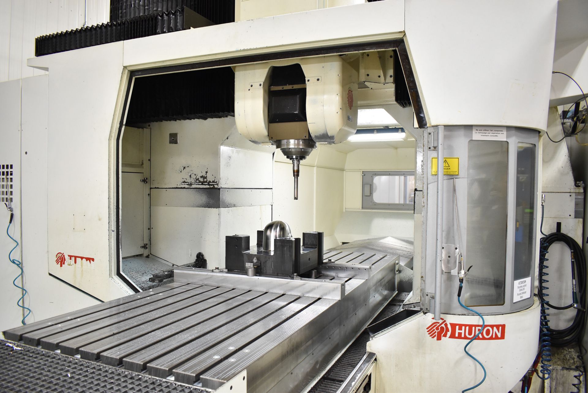 HURON (2007) KX200 5 AXIS GANTRY TYPE CNC VERTICAL MACHINING CENTER WITH SIEMENS SINUMERIK CNC - Image 3 of 14