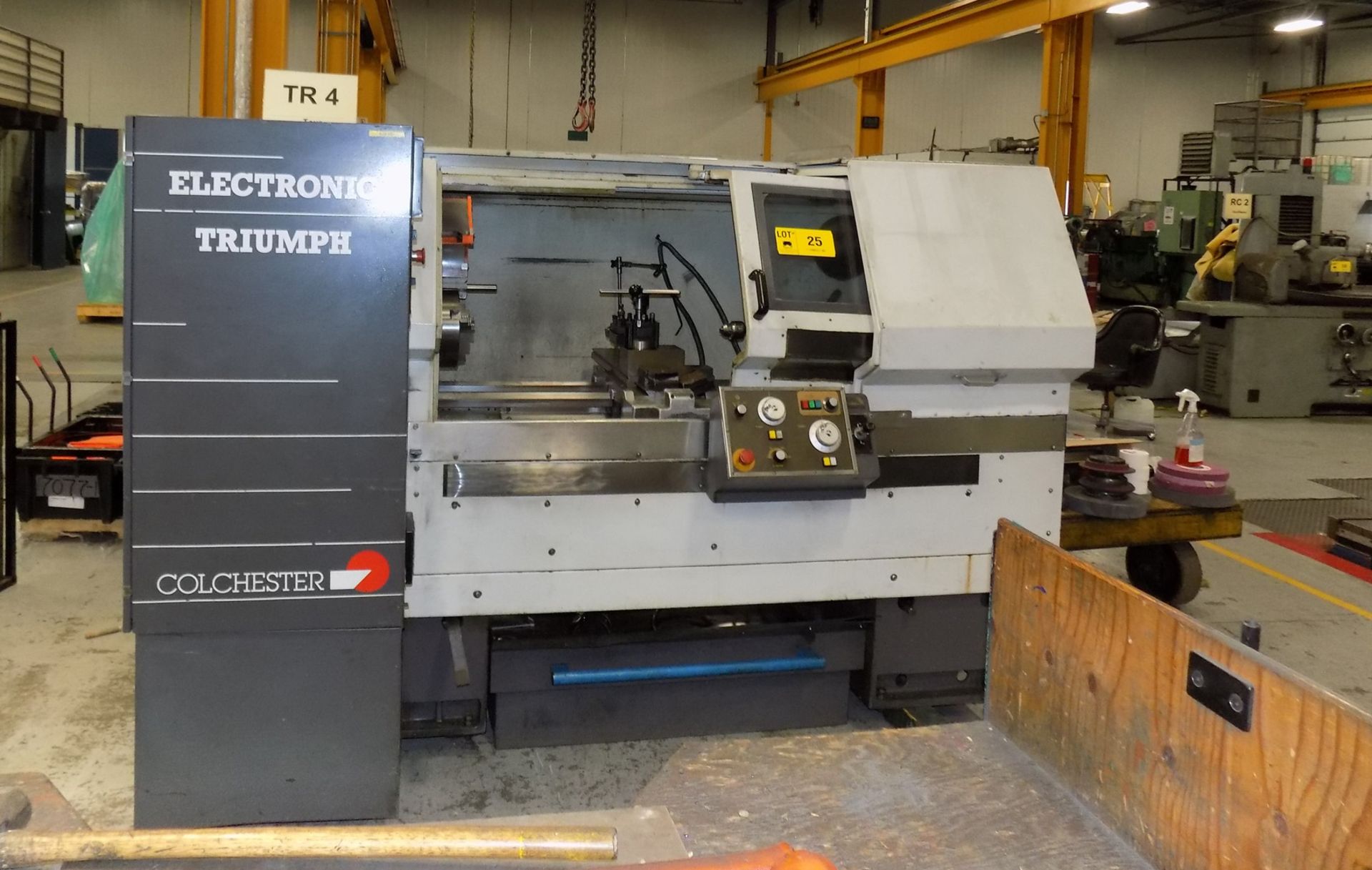 COLCHESTER ELECTRONIC TRIUMPH CNC LATHE WITH FANUC SERIES 20-T CNC CONTROL, 15.75" SWING OVER BED, - Image 3 of 9