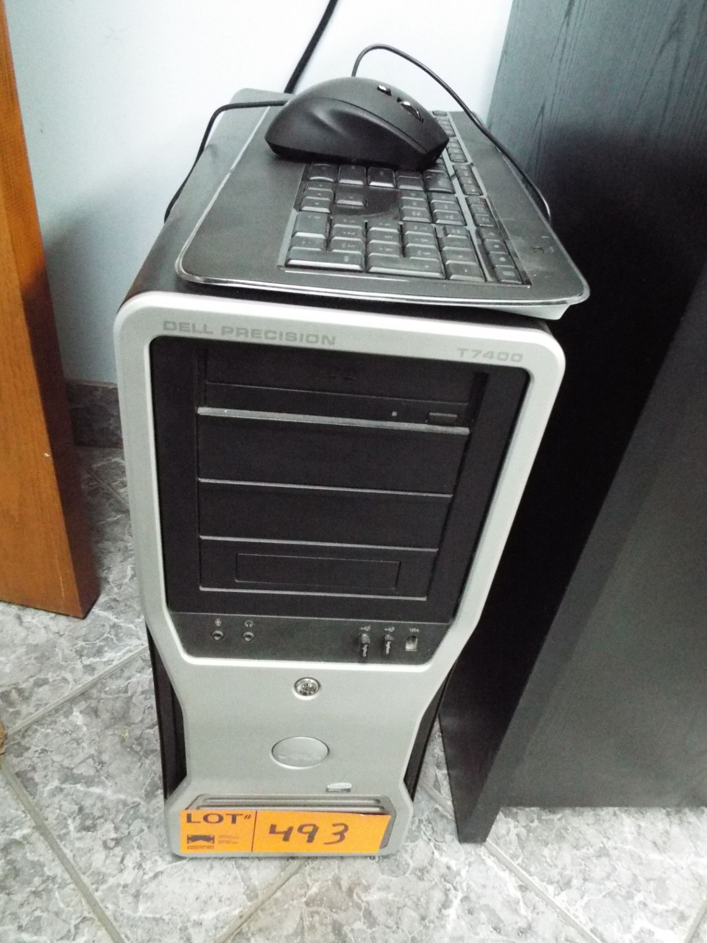 DELL PRECISION T7400 DESKTOP COMPUTER WITH INTEL XEON PROCESSOR, KEYBOARD, AND MOUSE