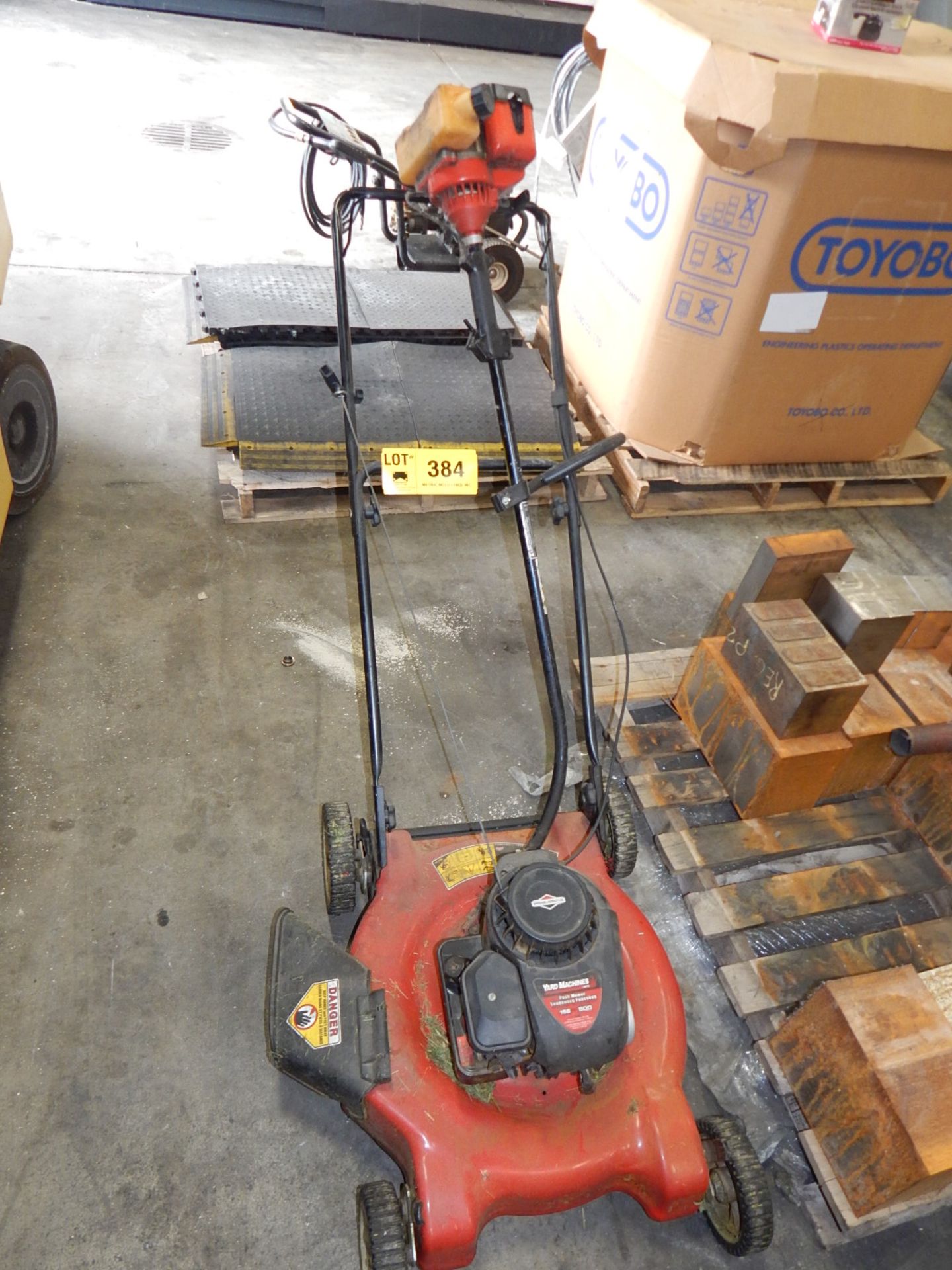 LOT/ YARD MACHINE 500 SERIES 158CC PUSH MOWER WITH WEED WHACKER