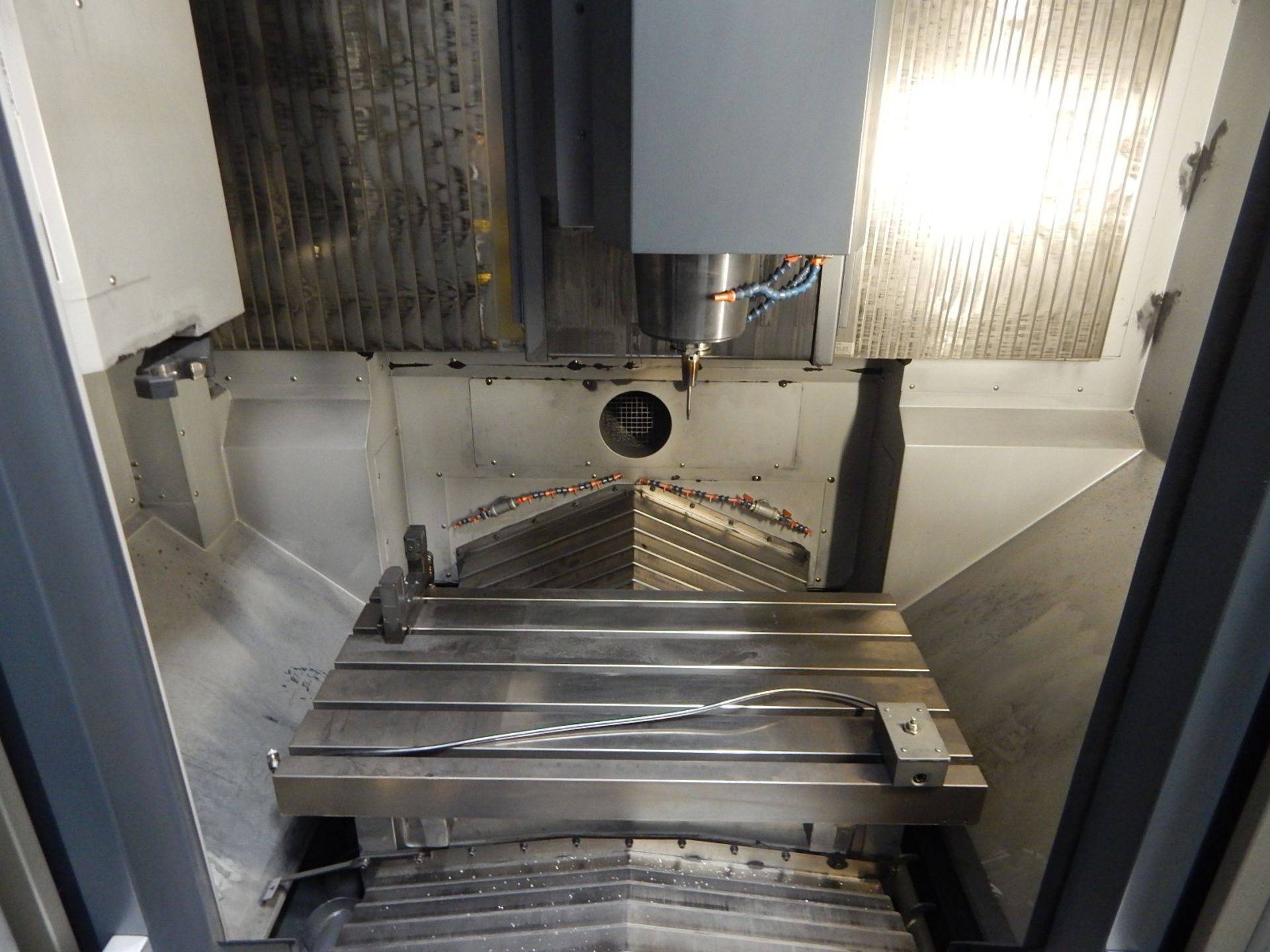 MAKINO (2014) F5 HIGH SPEED CNC VERTICAL MACHINING CENTER WITH MAKINO PROFESSIONAL 5 CNC CONTROL, - Image 6 of 7