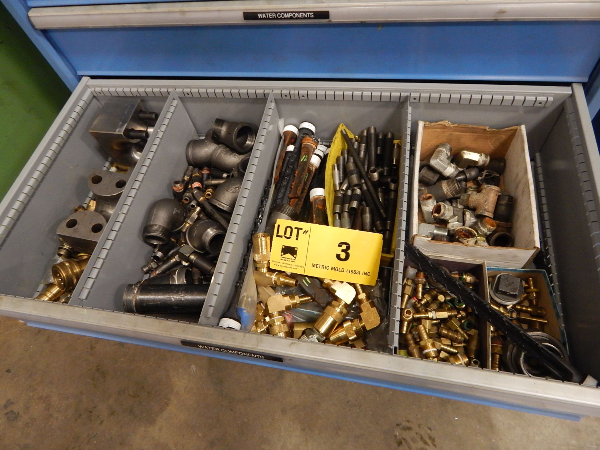 LOT/ CONTENTS OF CABINET CONSISTING OF PINS, MOLD COMPONENTS, FITTINGS, AND SPRINGS (DELAYED - Image 4 of 6