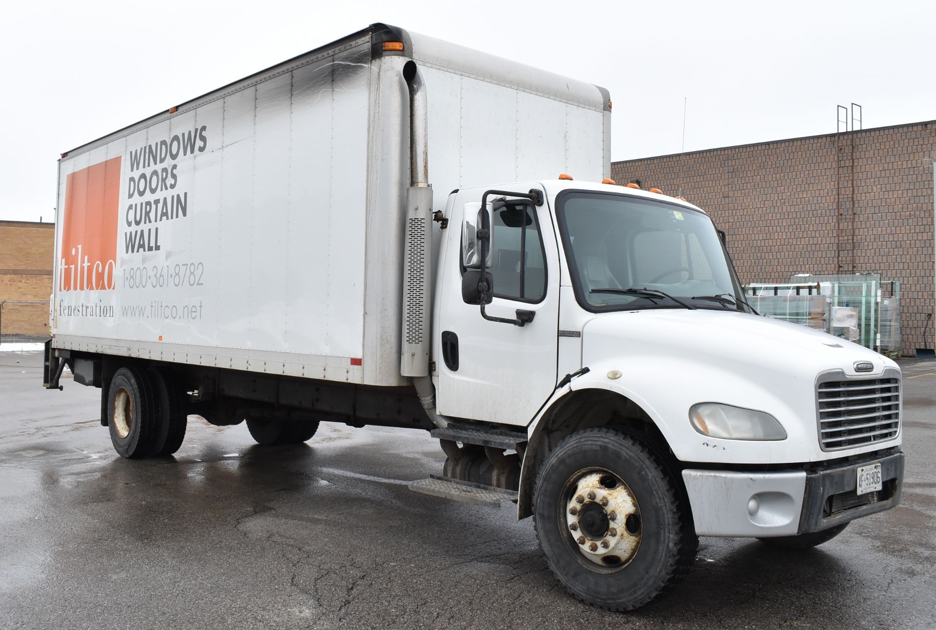 FREIGHTLINER (2004) DURABODY M2106 5 TON BUSINESS CLASS M2 CUBE TRUCK - Image 2 of 30