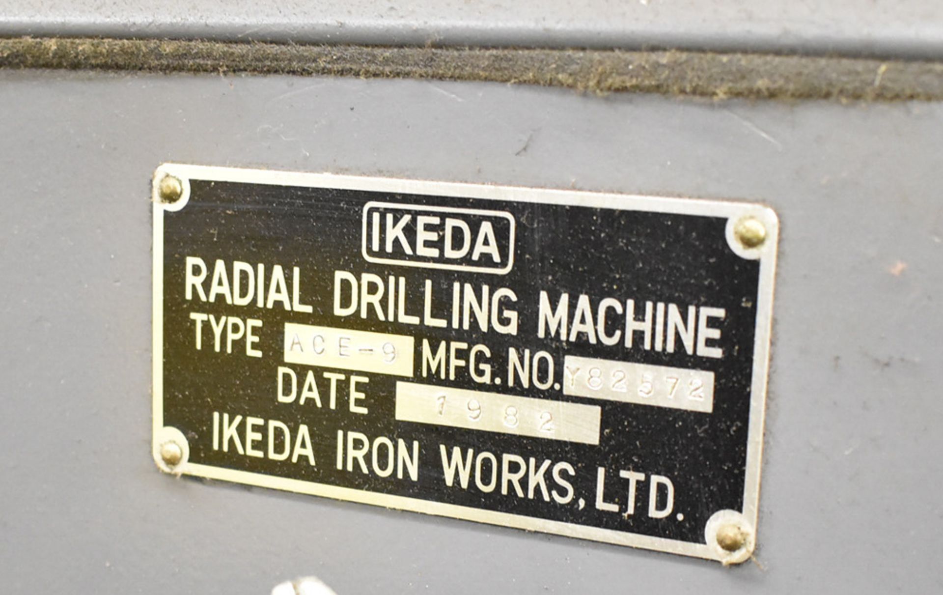 IKEDA ACE 9 3' RADIAL ARM DRILL WITH 9" COLUMN, SPEEDS TO 1500 RPM, T-SLOT BOX TABLE, S/N Y082572 - Image 4 of 6