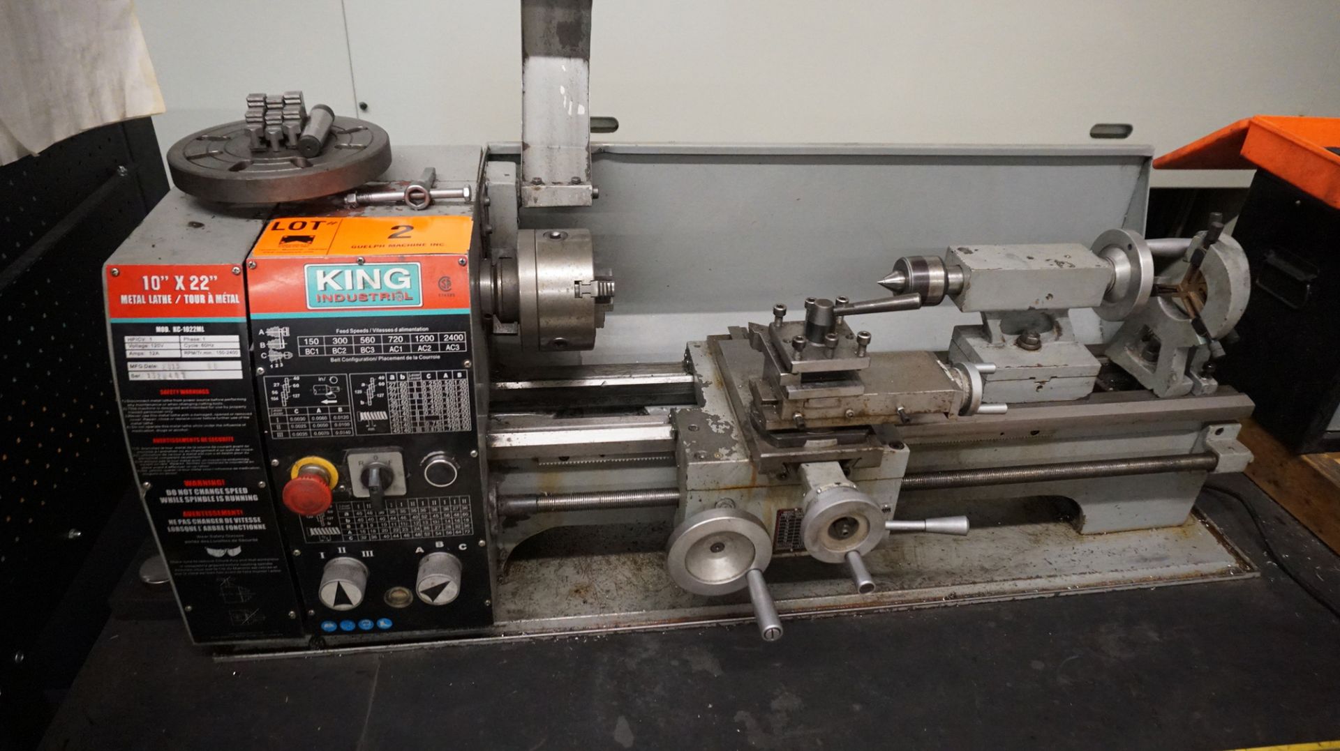 KING INDUSTRIAL 10X22 BENCHTOP METAL LATHE WITH 10" SWING OVER BED, 22" BETWEEN CENTERS, SPEEDS TO