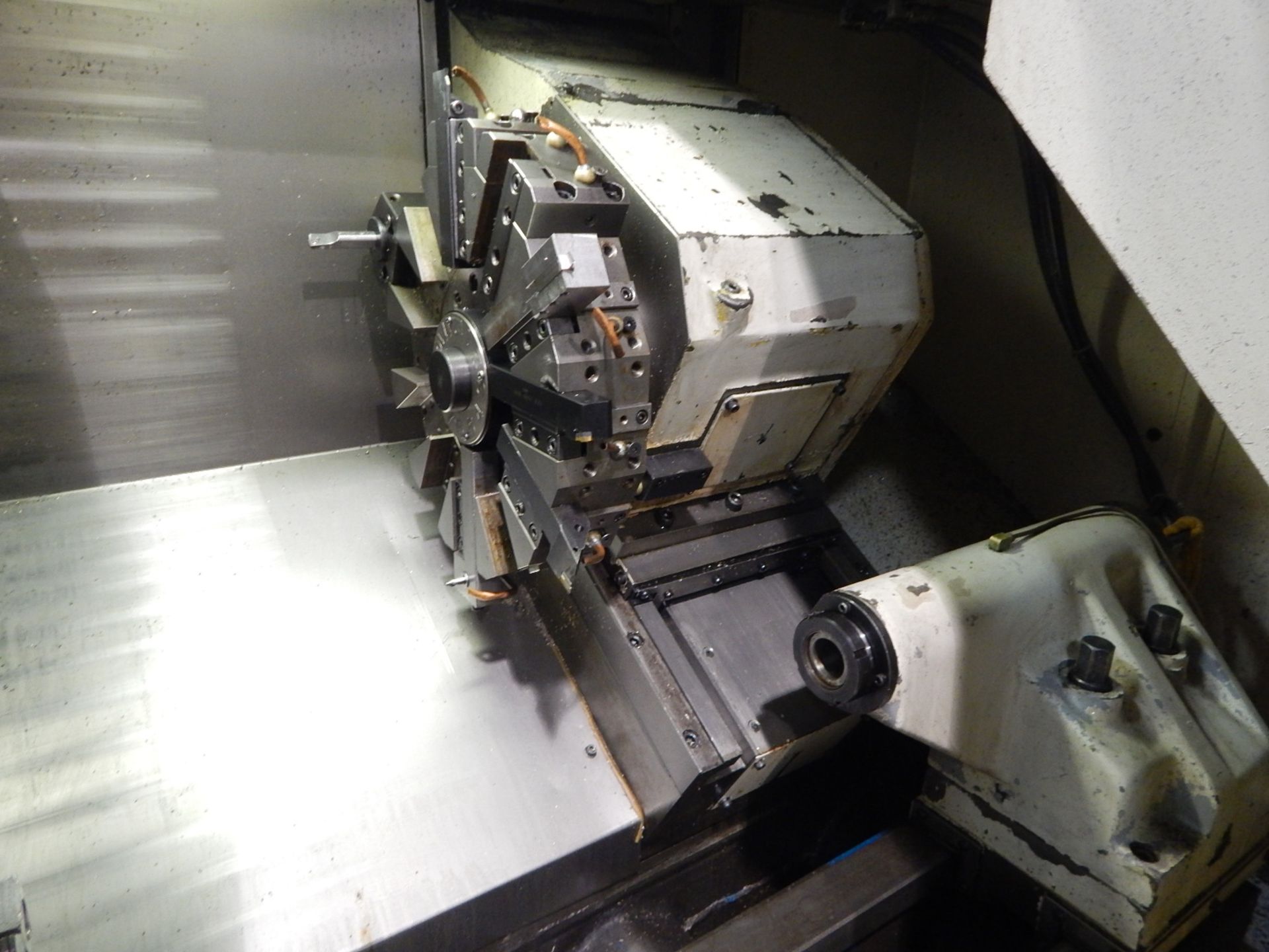 DAEWOO PUMA 8S CNC TURNING CENTER WITH MITSUBISHI CNC CONTROL, 21" SWING, 22" CENTERS, KITAGAWA 8" - Image 6 of 15