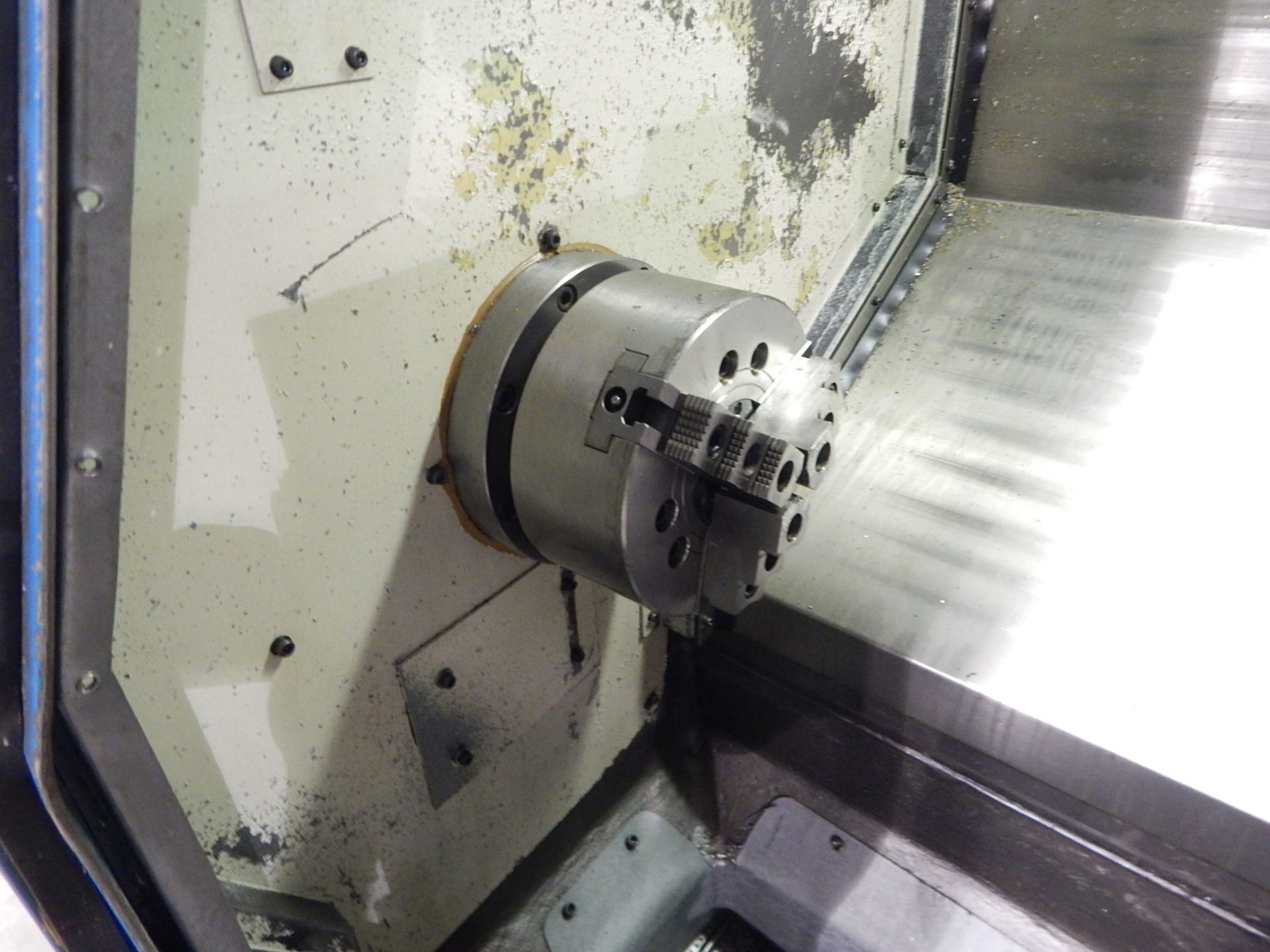 DAEWOO PUMA 8S CNC TURNING CENTER WITH MITSUBISHI CNC CONTROL, 21" SWING, 22" CENTERS, KITAGAWA 8" - Image 5 of 15