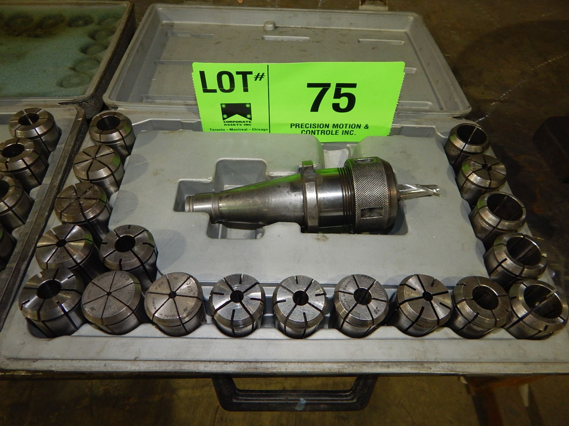 LOT/ 40 TAPER TOOL HOLDER WITH COLLETS