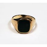 Gent's 9ct gold signet ring, rectangular, set bloodstone