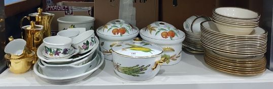 Three Royal Evesham pattern assorted tureens, various further dinner and teaware to include examples