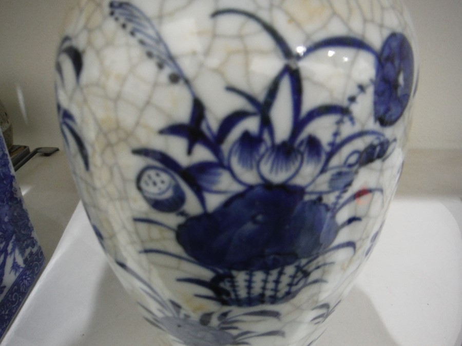 Imari pottery figure of recumbent cat, six-character mark to base, a 20th century Chinese vase - Bild 11 aus 20
