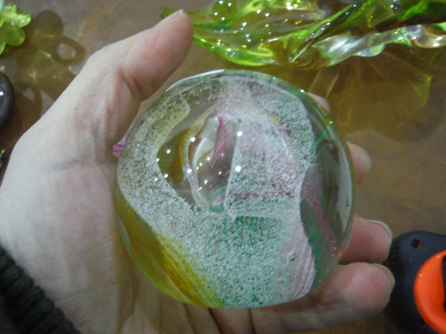 Chribska green and peach glass bowl, assorted paperweights to include Caithness 'Daydreams' example, - Image 5 of 14