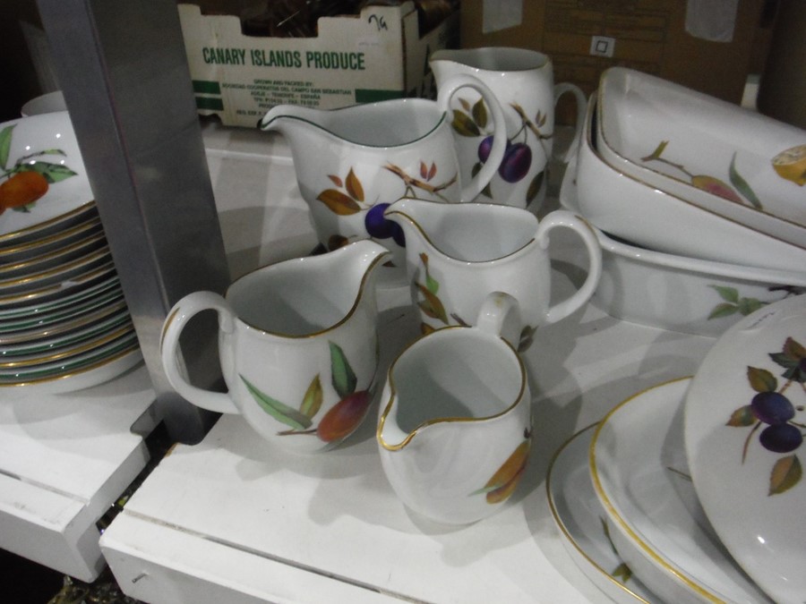 Large quantity of Royal Worcester 'Evesham' pattern dinnerware to include tureens, dinner plates, - Image 5 of 9