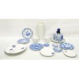 Small quantity of miscellaneous china wares to include Wedgwood blue and white plate, various