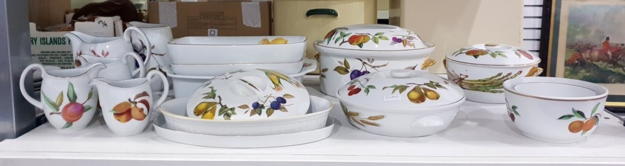 Large quantity of Royal Worcester 'Evesham' pattern dinnerware to include tureens, dinner plates, - Image 2 of 9