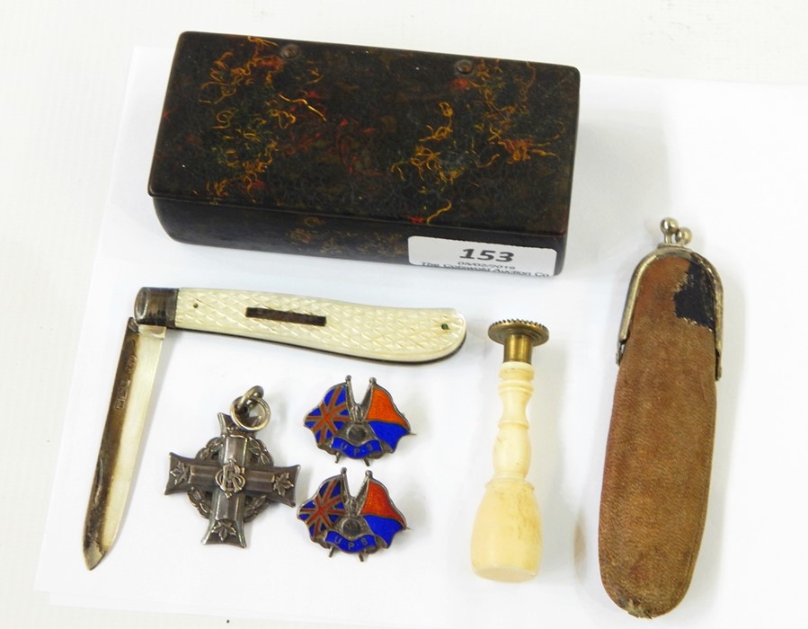 Chinese lacquered box and contents of silver bladed and mother-of-pearl handled folding fruit