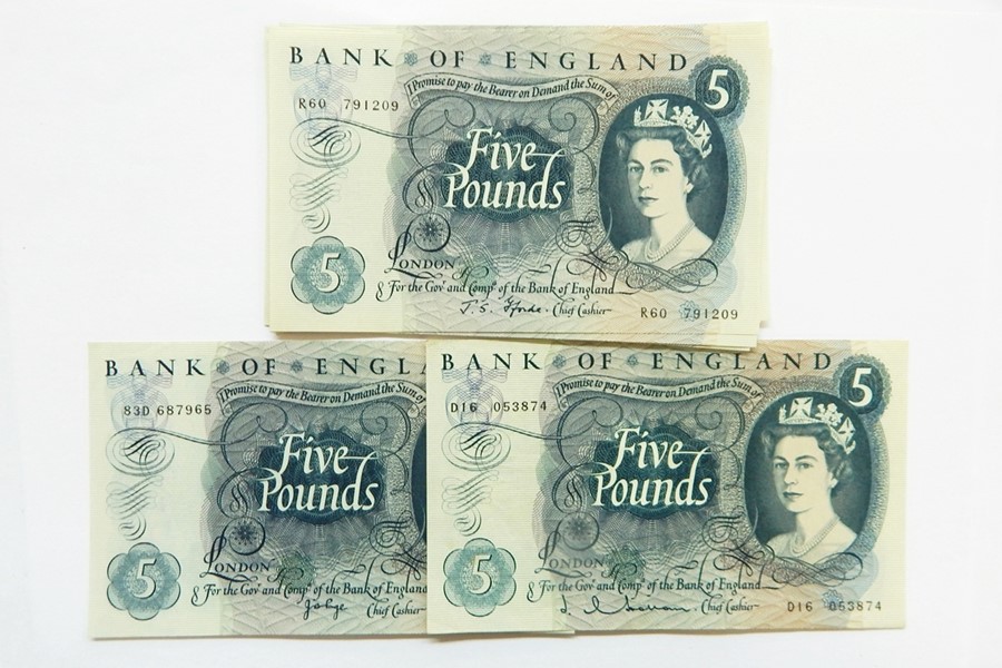 10 x J S Fforde 1966-70 five pound notes, 1 x J O Page 1970-71 five pound note and 1 x J O Hollom