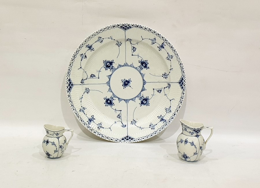 Royal Copenhagen blue and white porcelain charger, pattern no. 1/539 and two similar graduated