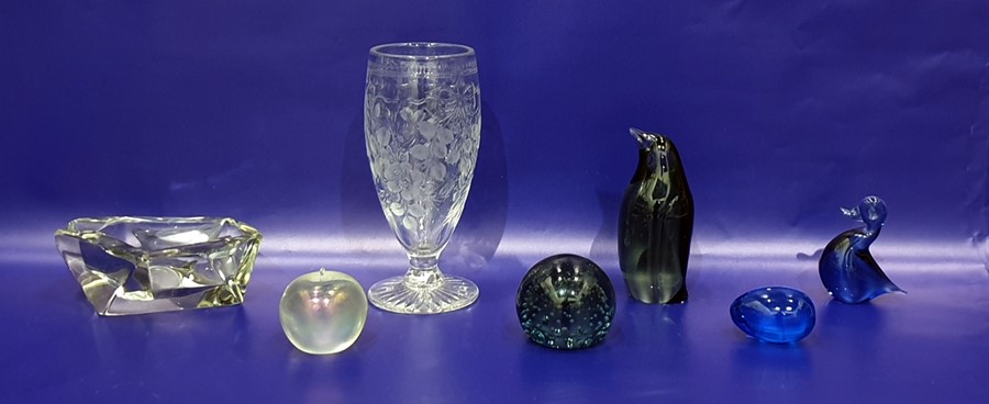 Glass vase with etched floral decoration, a glass model of a penguin (chipped), a substantial