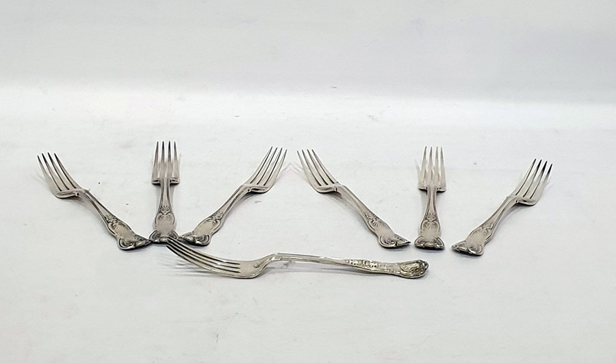 Six Georgian Kings pattern dinner forks and one further Kings pattern fork, 21.8 troy oz
