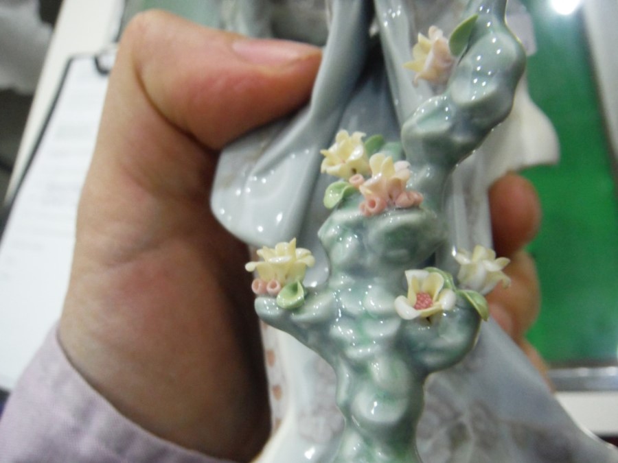 Two Lladro figures of geishas, one bending towards a flowering tree in a pot, the other crouching - Image 4 of 8