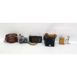 Quantity of camera equipment including a brownie folding camera, box brownie, Voigtlander, etc (1