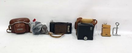 Quantity of camera equipment including a brownie folding camera, box brownie, Voigtlander, etc (1