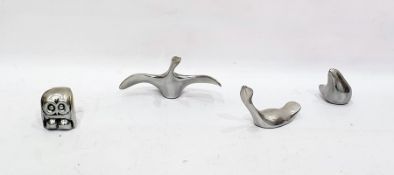 Canadian Hoselton aluminium model of a swan taking flight, signed and numbered 270, 7cm high,
