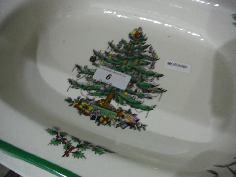 Large quantity of Spode pottery 'Christmas Tree' pattern dinnerware to include serving dishes, - Image 6 of 8