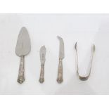 Silver-handled Queens pattern cake slice, a fish knife, a cheese knife and a pair of Kings pattern