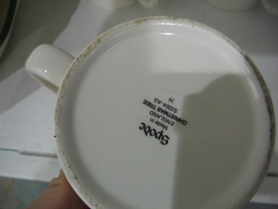 Large quantity of Spode pottery 'Christmas Tree' pattern dinnerware to include serving dishes, - Image 7 of 8