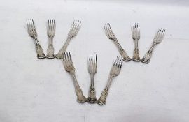 Nine assorted Kings pattern dessert forks, various dates and makers, 17.9 troy oz