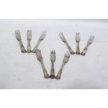 Nine assorted Kings pattern dessert forks, various dates and makers, 17.9 troy oz