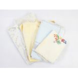 Small amount of assorted table linen (1 bag)