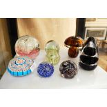 Collection of 16 paperweights to include Caithness, G Manzoni Murano and Caithness 'The High