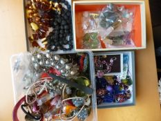 Quantity of mixed costume jewellery including necklaces, Venetian bead necklace, silver and agate
