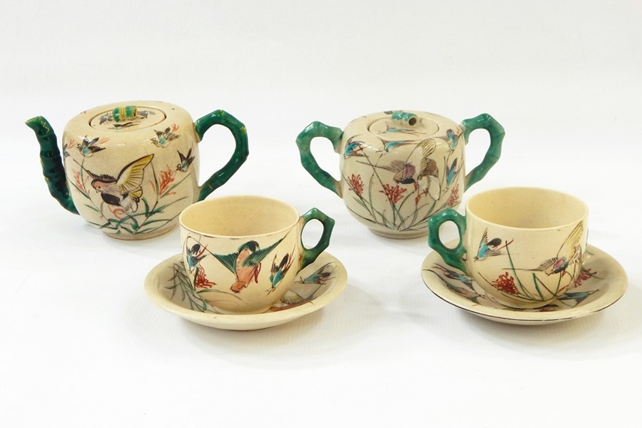 Japanese tête-à-tête teaset, comprising tea pot, lidded sugar bowl and two teacups with saucers,