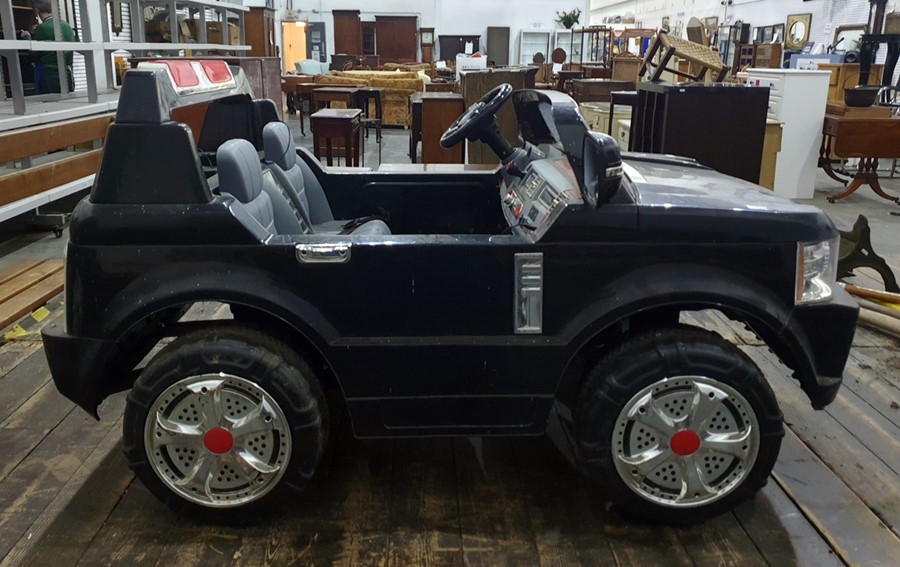 Battery operated child's mini Range Rover  type vehicle