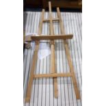 Wood artist's easel