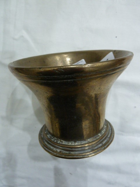 Antique brass flared-rim pestle and iron mortar - Image 5 of 6