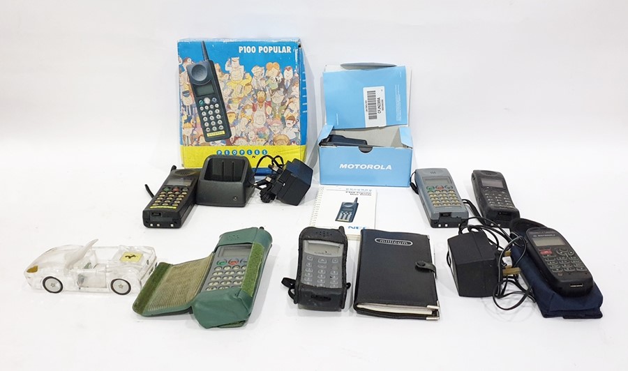 Selection of assorted vintage mobile telephones