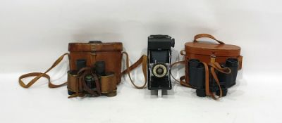 Pair of US Army Signal Corp field glasses in leather case, with inset compass, marked 'Bausch & Lomb