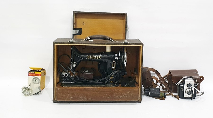 Electric Singer sewing machine, a W.Ottway & Co Ltd of Ealing monoscope in brown leather case and