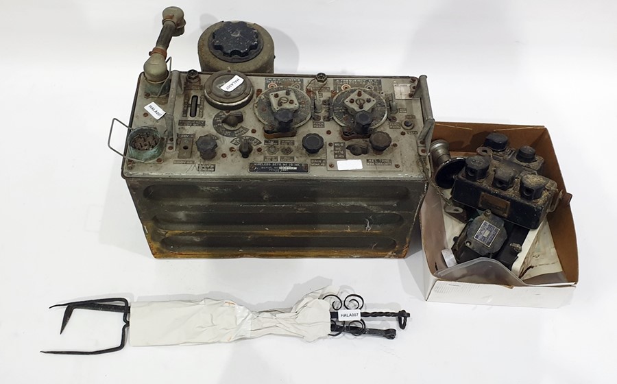 Philco Corp  WWII wireless set No.19 MK II radio transmitter set, original instructions and